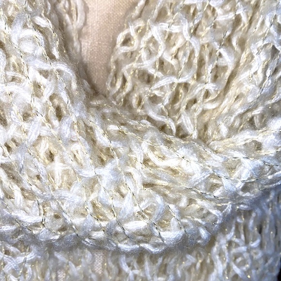 Candies Winter White loose Knit Scarf w/ golden LUREX Sparkle! STUNNING! Long OS - Picture 3 of 17